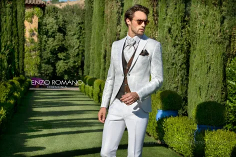 Enzo Roman Suits of boyfriend in The Prat of Llobregat Barcelona